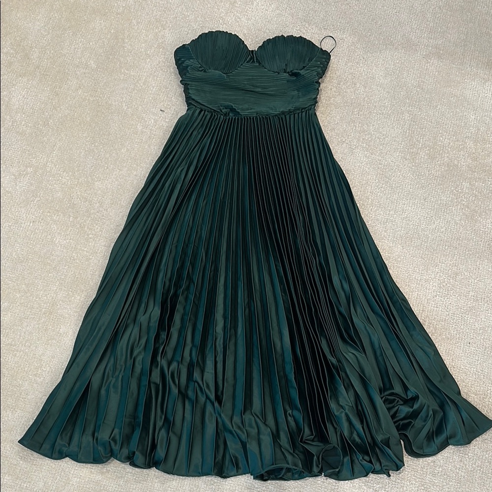 Elegant Green Strapless Pleated Dress -Vici brand